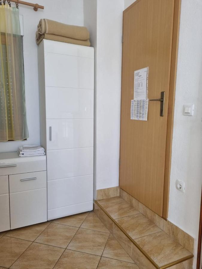 Apartmani Toni Poce 2 Primošten Esterno foto
