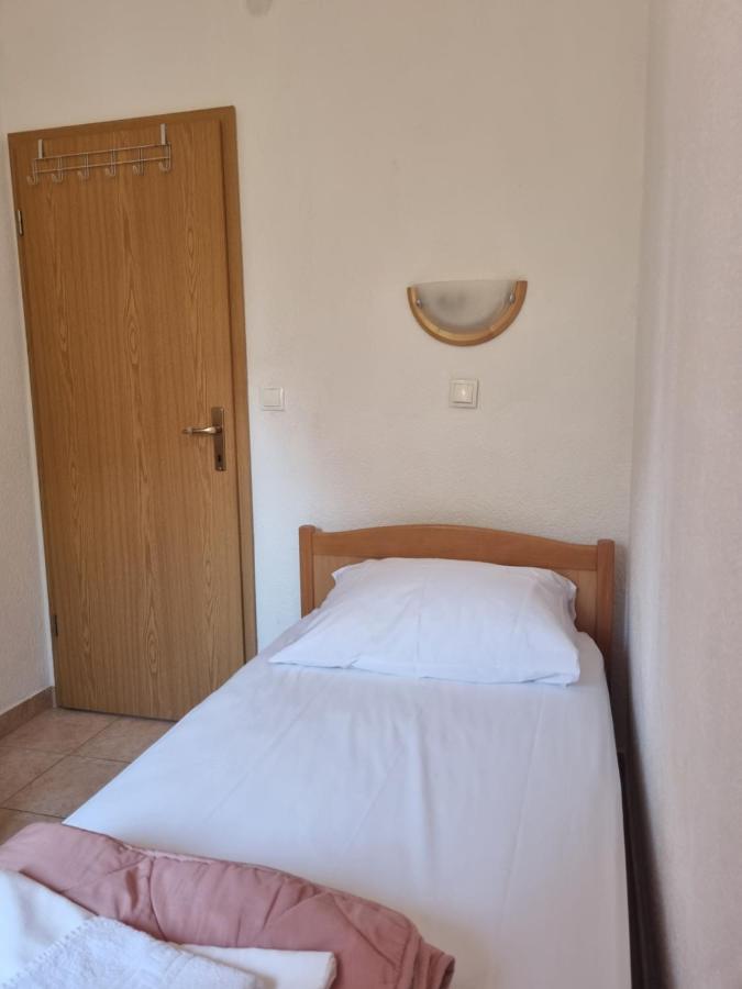 Apartmani Toni Poce 2 Primošten Esterno foto