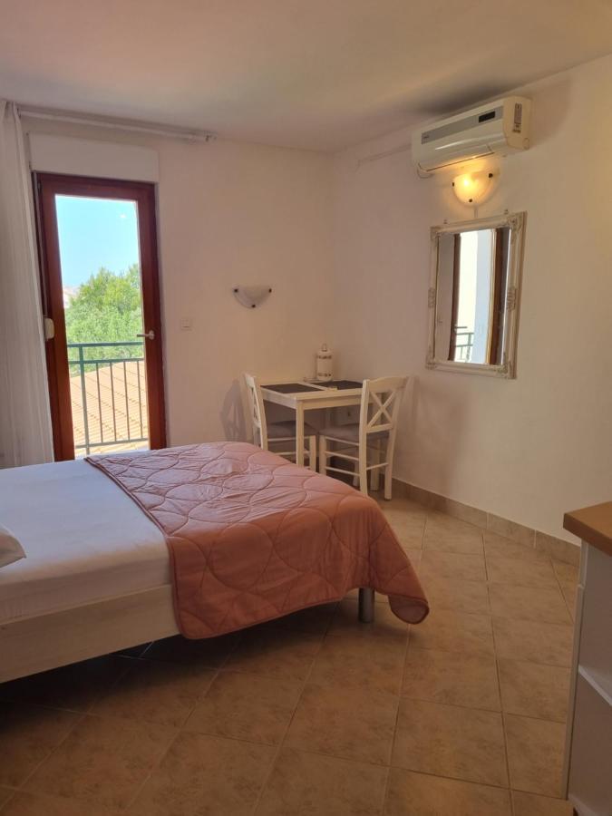 Apartmani Toni Poce 2 Primošten Esterno foto